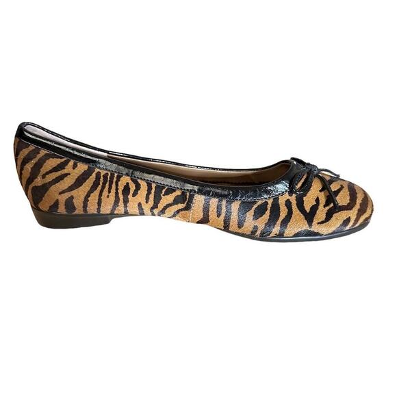 NWOT Aerosoles Women's Tiger Print Ballet Flats Size 9 Brown Slip-On - Picture 2 of 9
